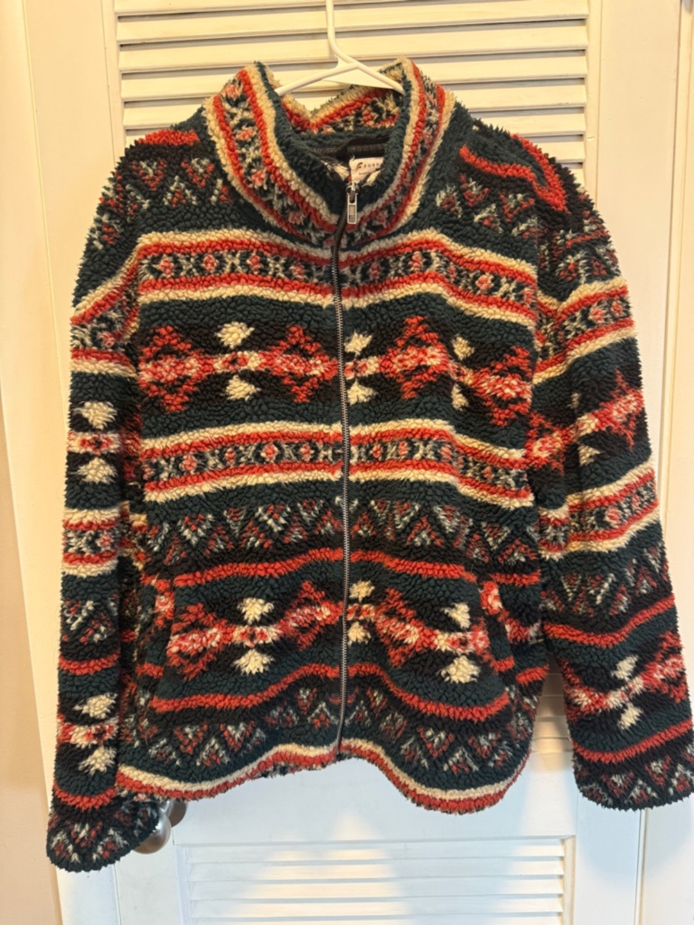 Cozy Patterned Zip-Up Sherpa Jacket - Black & Red